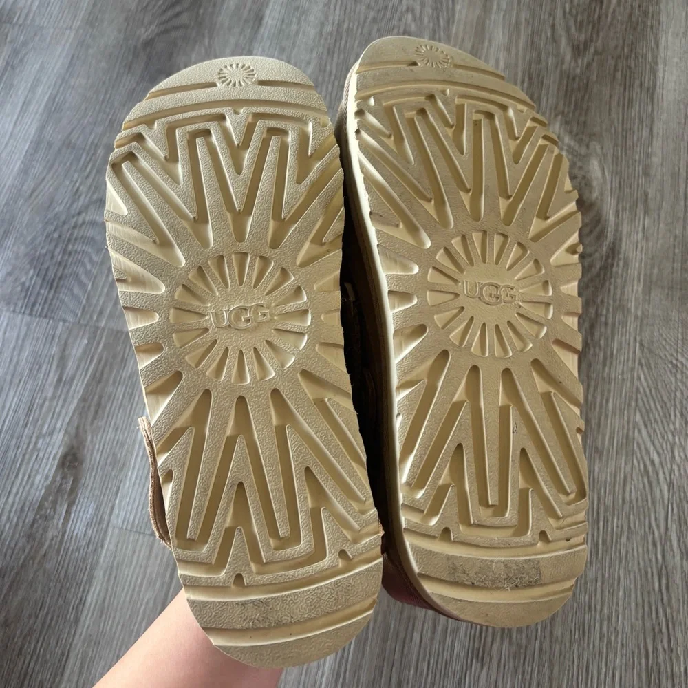 Women’s Ugg Golden Star Clogs - Picture 9 of 12